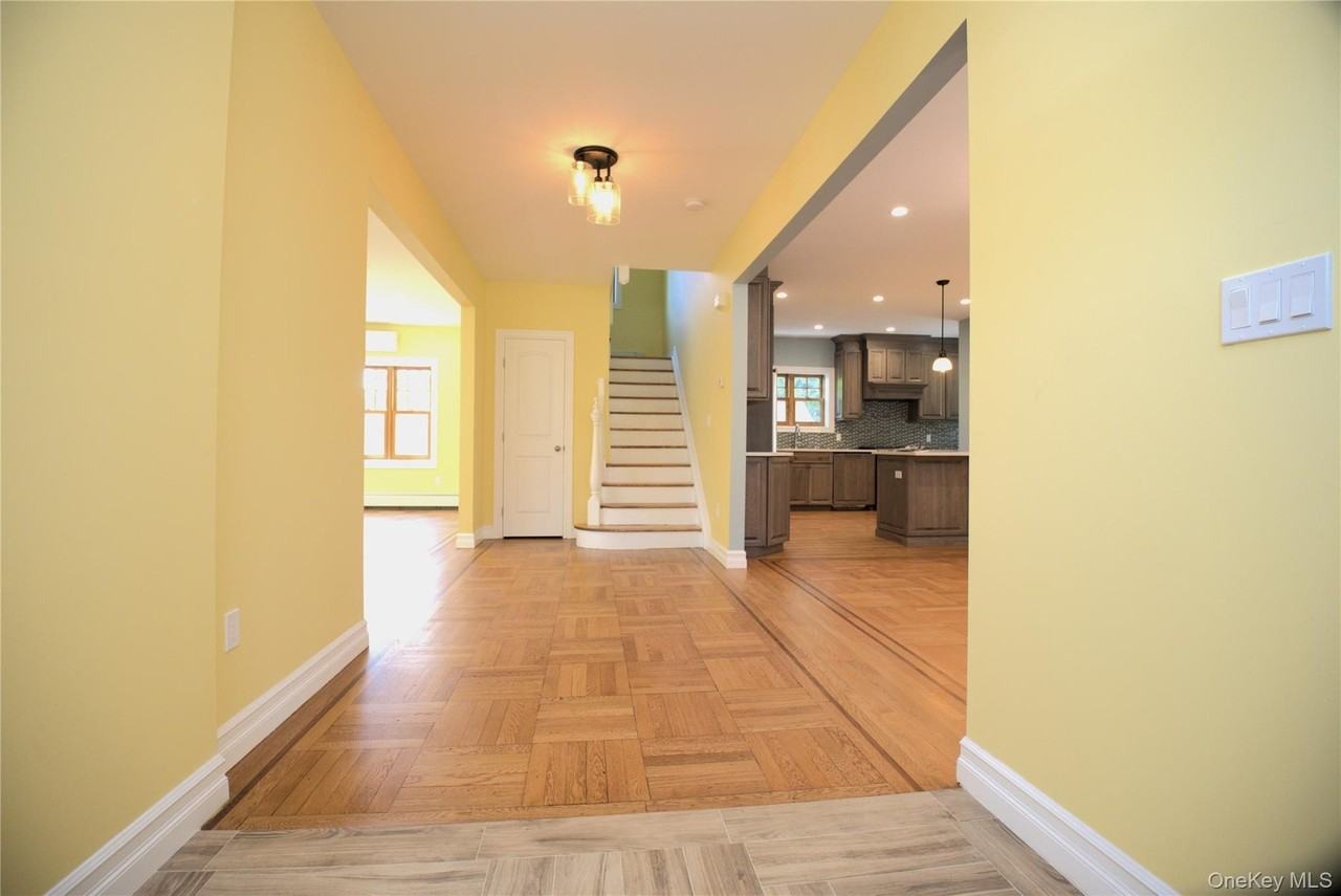 6956 Exeter St - Photo 3 of 24