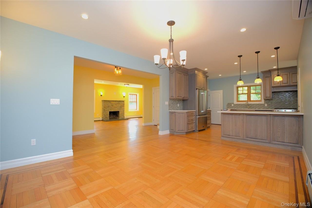 6956 Exeter St - Photo 5 of 24