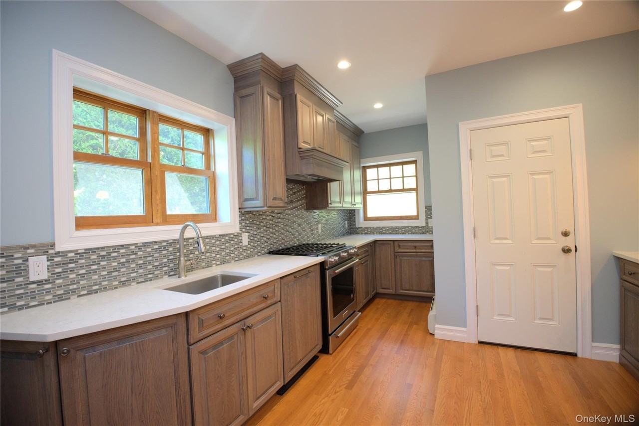 6956 Exeter St - Photo 7 of 24