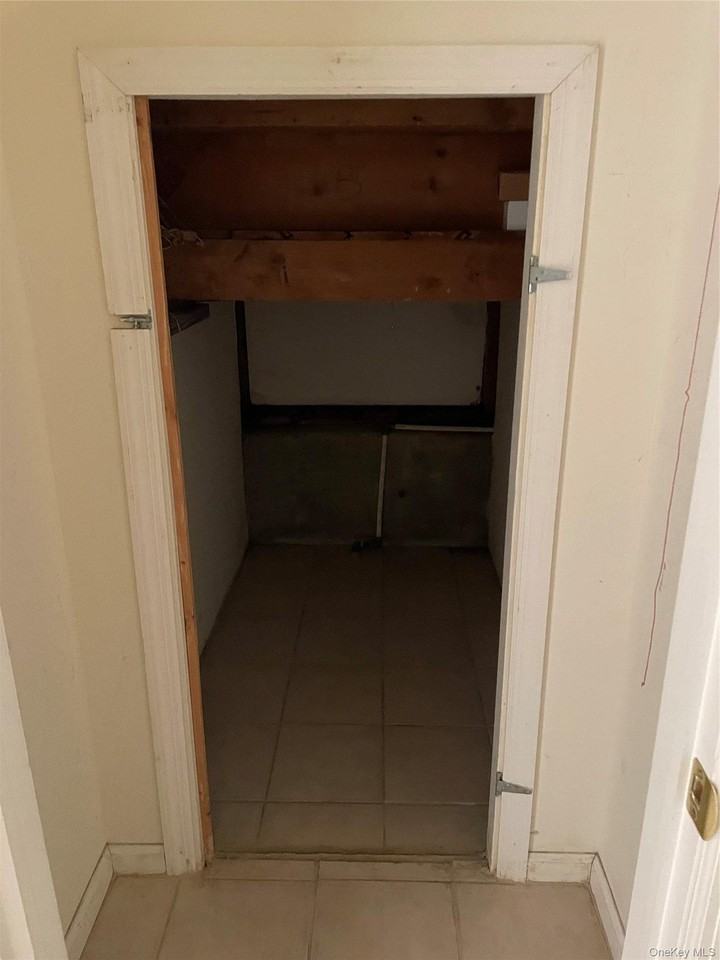 554 Long Beach Rd - Photo 4 of 10