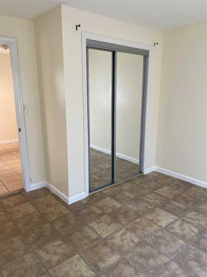 554 Long Beach Rd - Photo 5 of 10