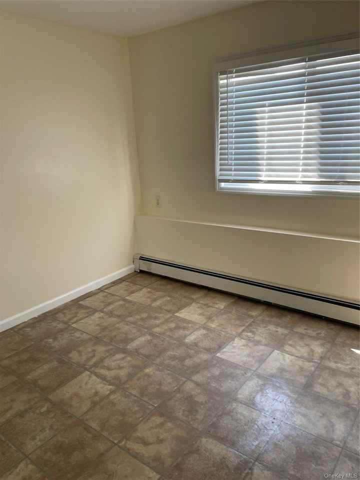 554 Long Beach Rd - Photo 6 of 10