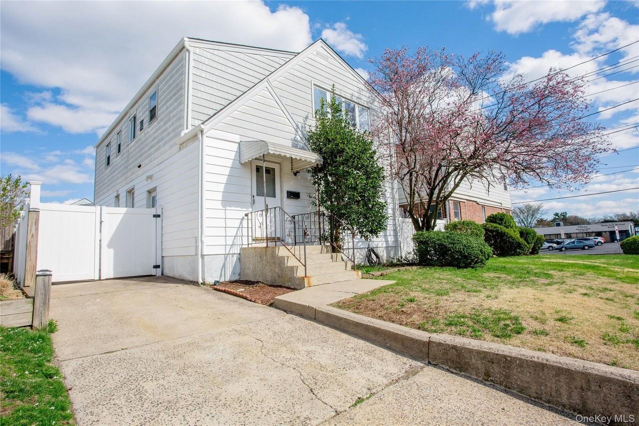 193 Nassau Blvd #MAIN - Photo 2 of 25