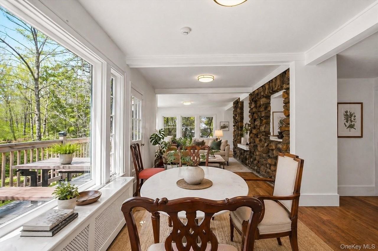 145 Saxon Woods Rd - Photo 3 of 19
