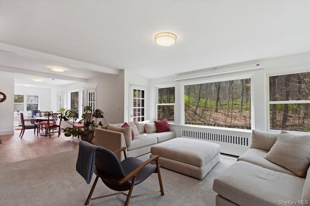145 Saxon Woods Rd - Photo 6 of 19