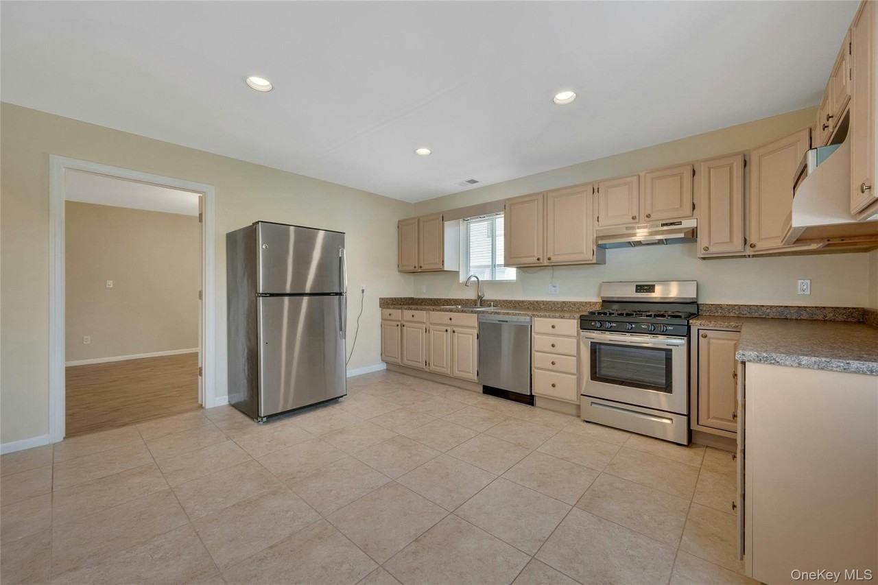 19 Edison Pl #2 - Photo 7 of 23