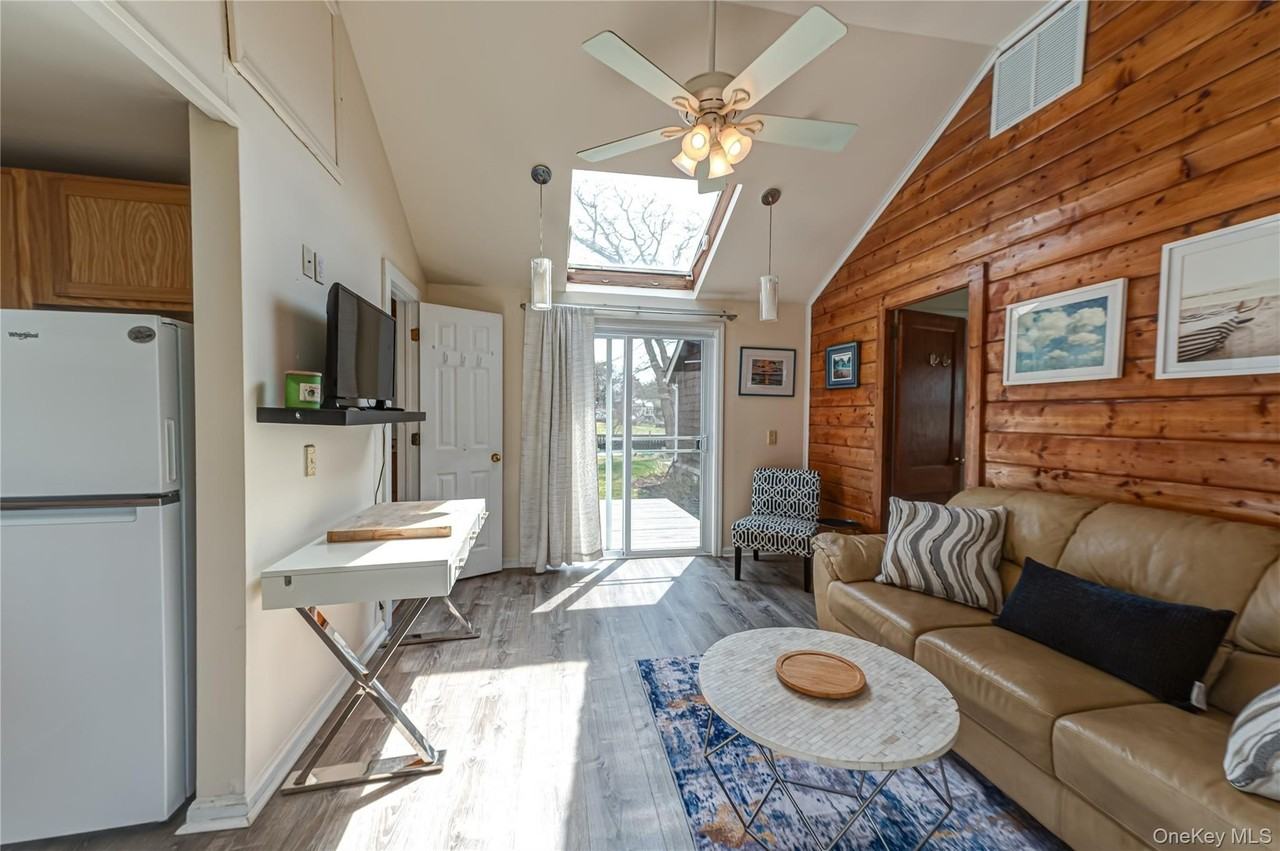 18 Shinnecock Rd #2 - Photo 2 of 8