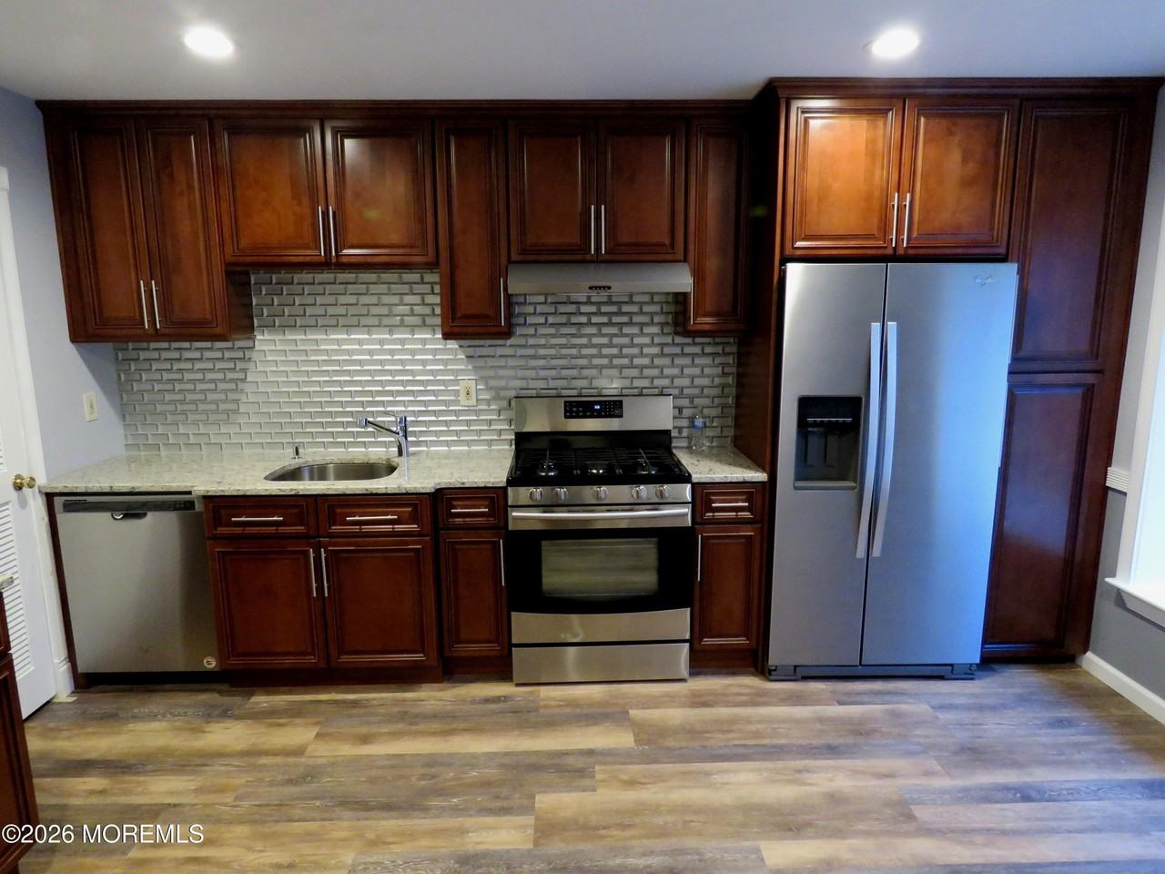 273 Plum Dr - Photo 6 of 34