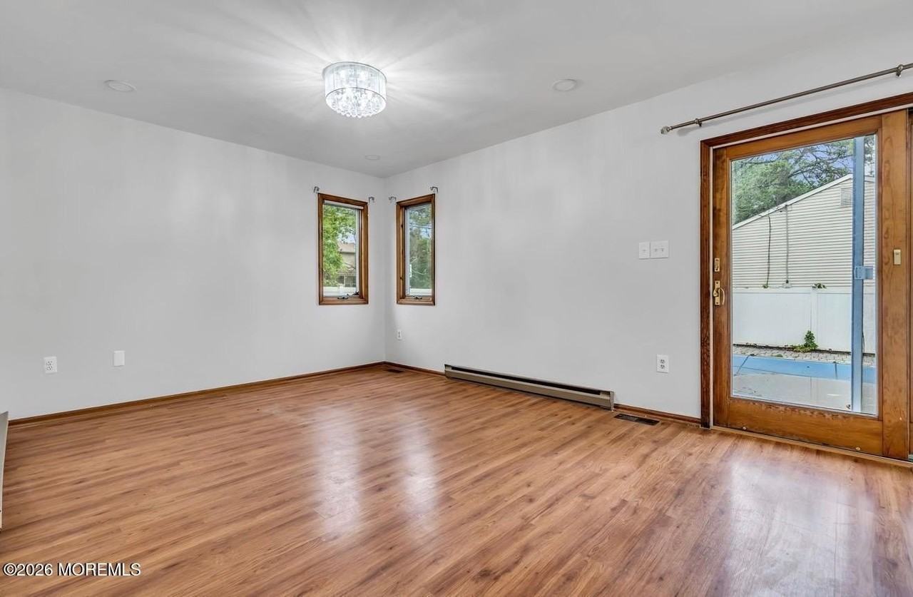 1112 Larchmont St - Photo 6 of 19