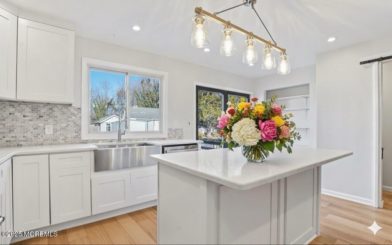 555 Cedar Ave - Photo 4 of 6