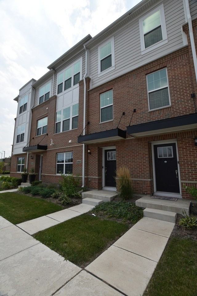 2945 Showplace Dr - Photo 3 of 50