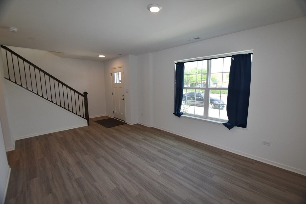 2945 Showplace Dr - Photo 7 of 50