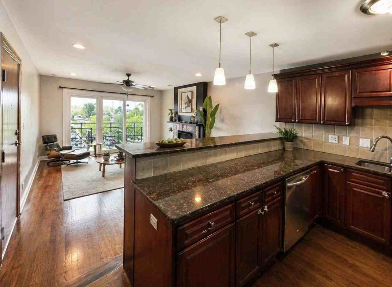 5658 W 63rd St #3W - Photo 4 of 8