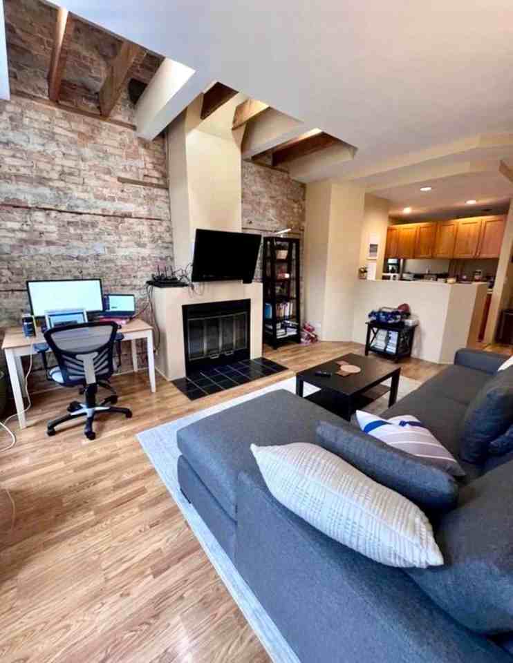 2129 W Le Moyne St #2F - Photo 2 of 16
