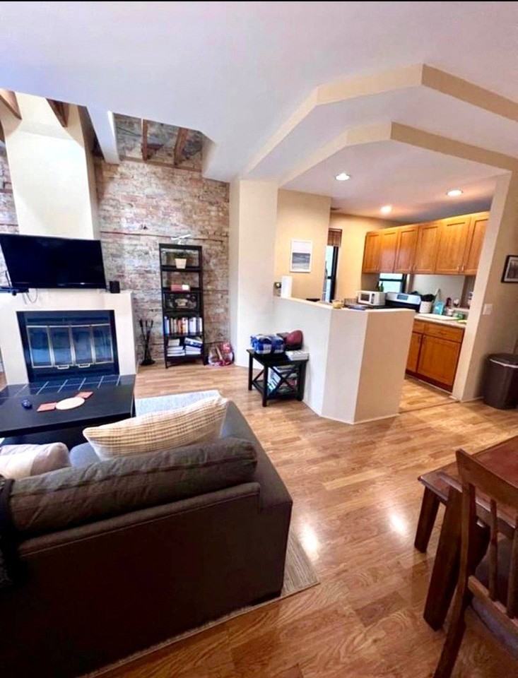 2129 W Le Moyne St #2F - Photo 3 of 16