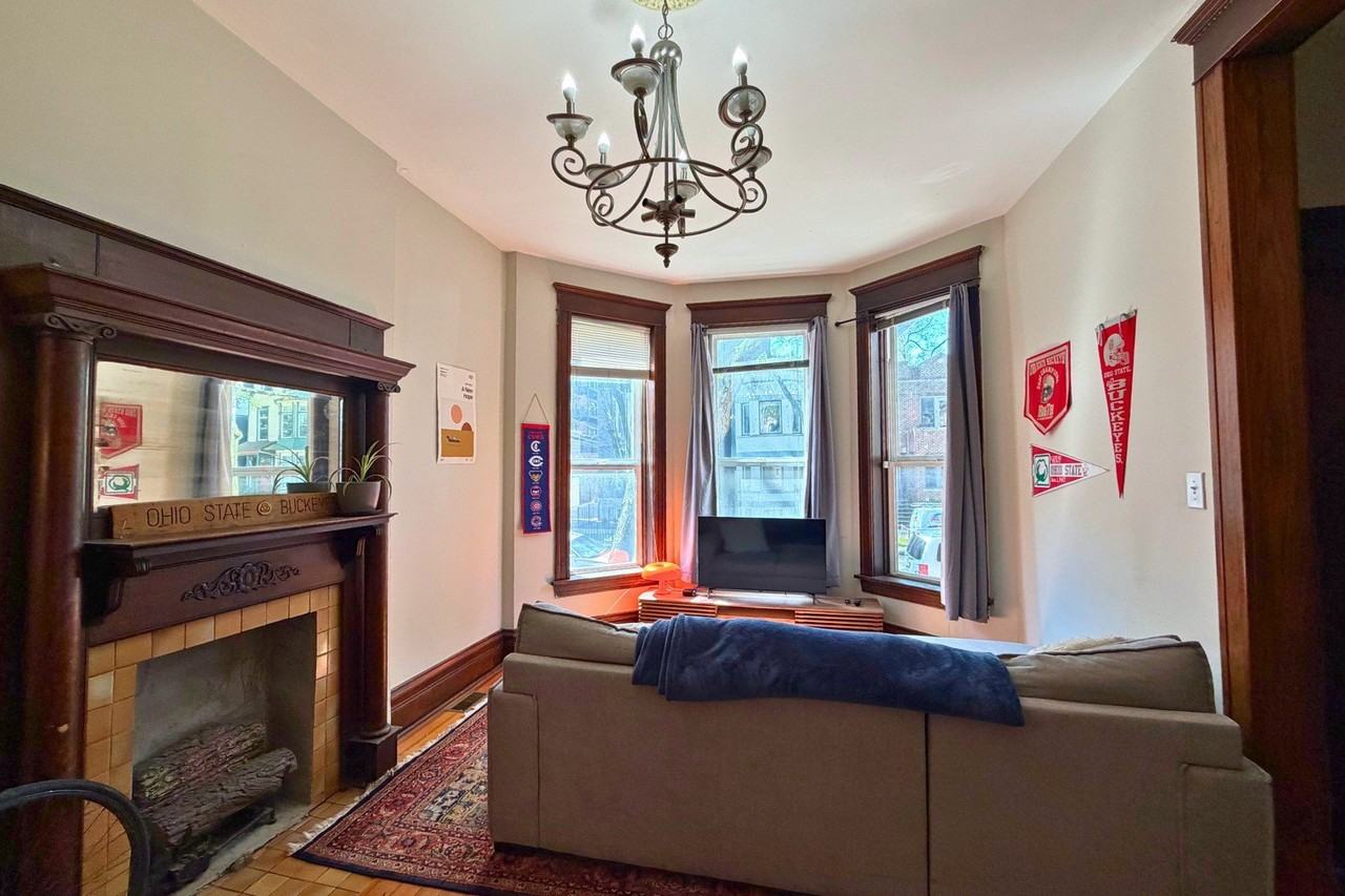 1016 W Oakdale Ave #1 - Photo 3 of 14