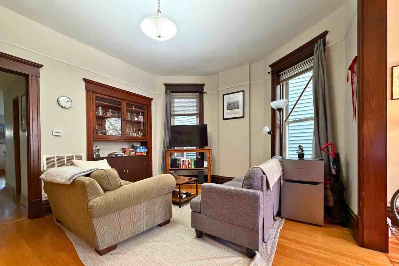 1016 W Oakdale Ave #1 - Photo 4 of 14