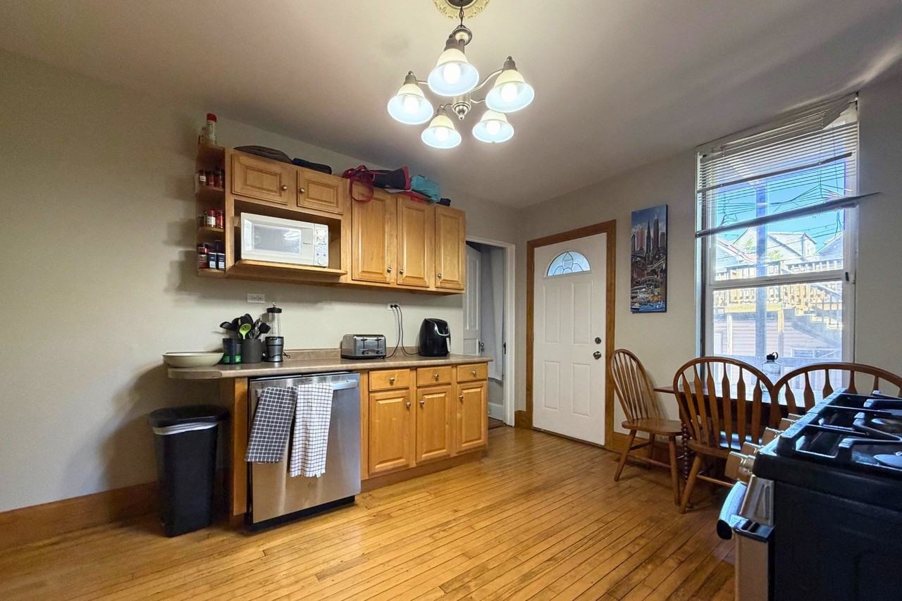 1016 W Oakdale Ave #1 - Photo 6 of 14