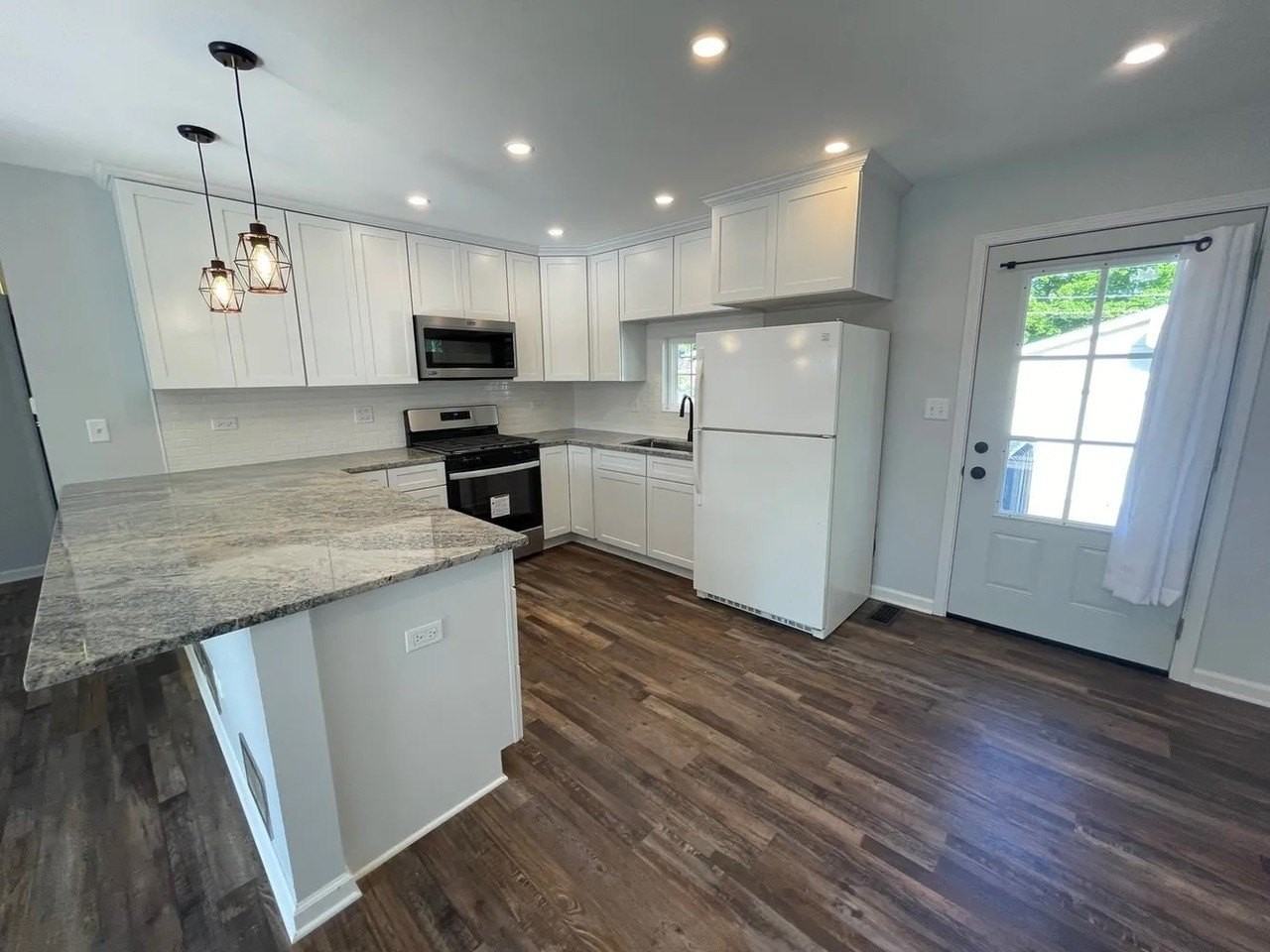 70 Walnut Ct - Photo 2 of 11