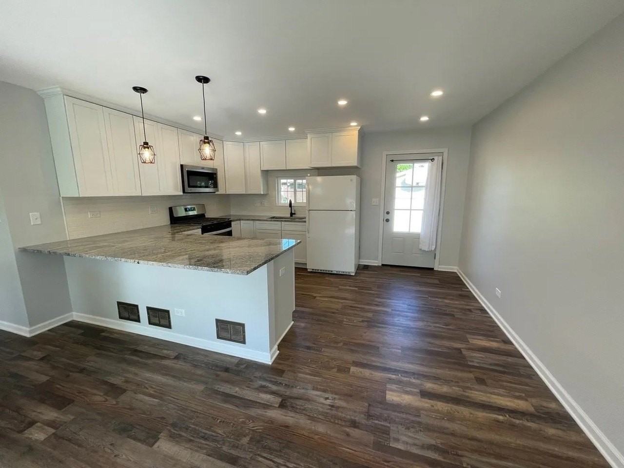 70 Walnut Ct - Photo 3 of 11