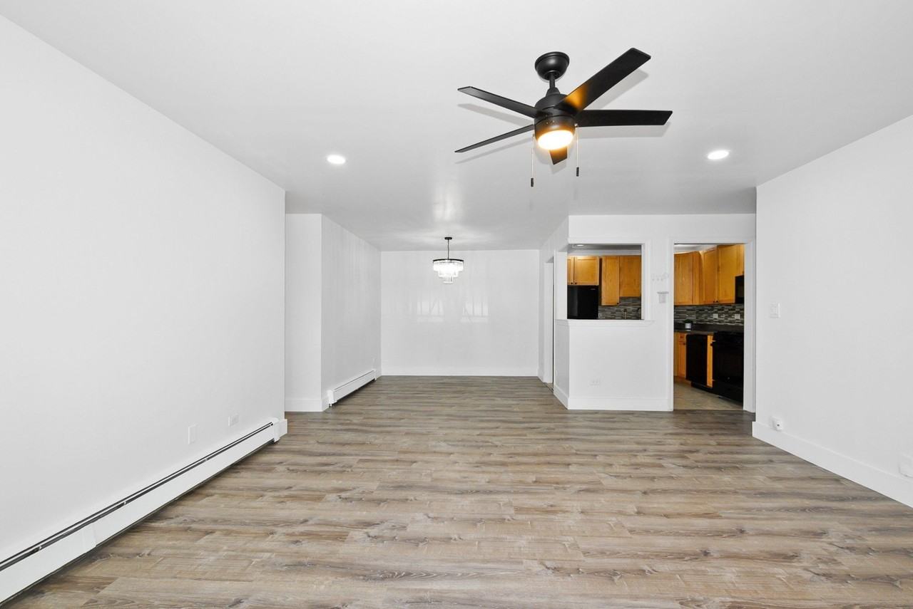 16W540 Lake Dr #9A201 - Photo 3 of 11
