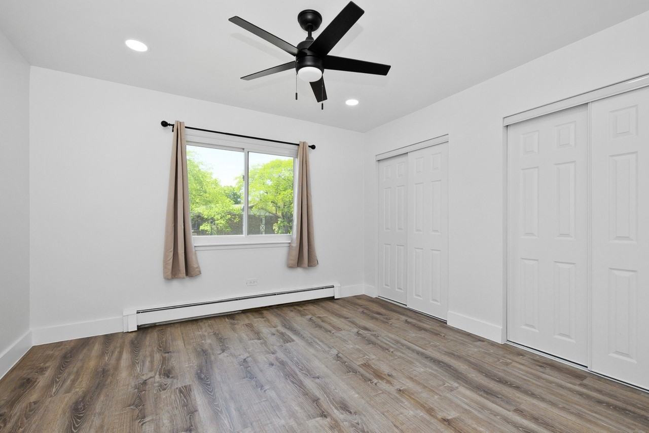 16W540 Lake Dr #9A201 - Photo 5 of 11