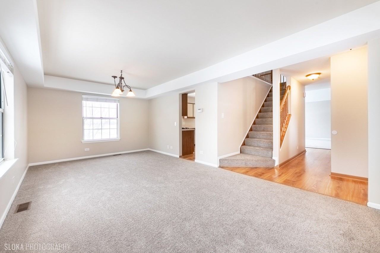 554 Abbeywood Dr - Photo 3 of 26