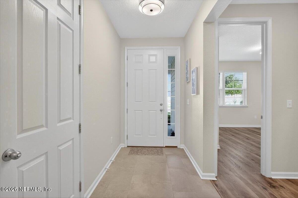 635 Sandstone Dr - Photo 4 of 35