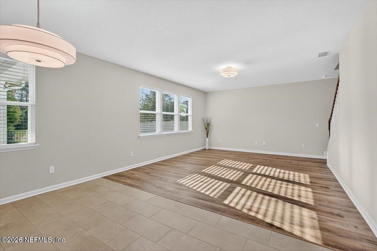 635 Sandstone Dr - Photo 5 of 35