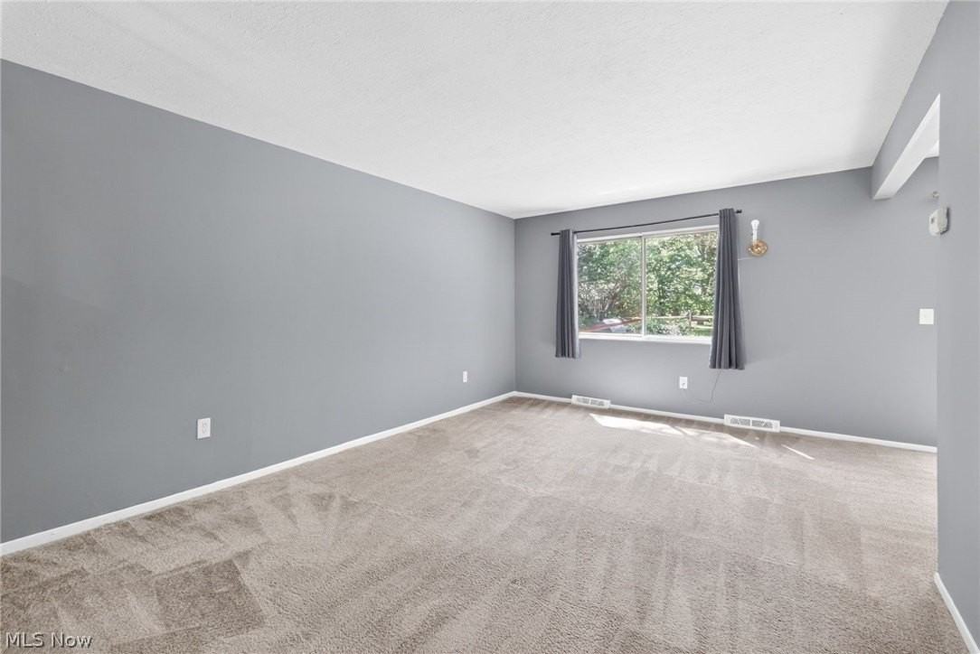 9582 Fernwood Dr - Photo 3 of 35
