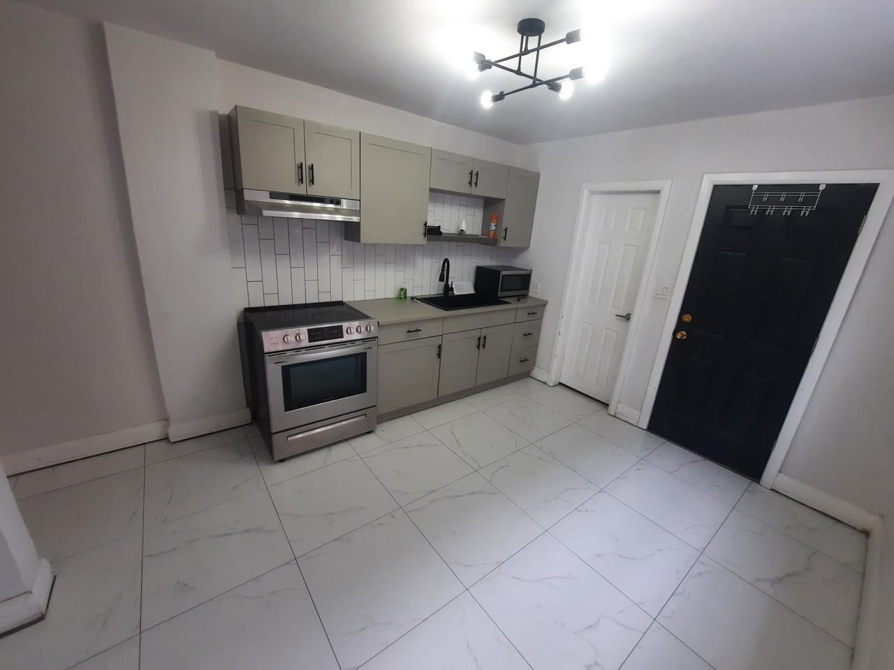 731 Saint Antoine Street - Photo 6 of 31