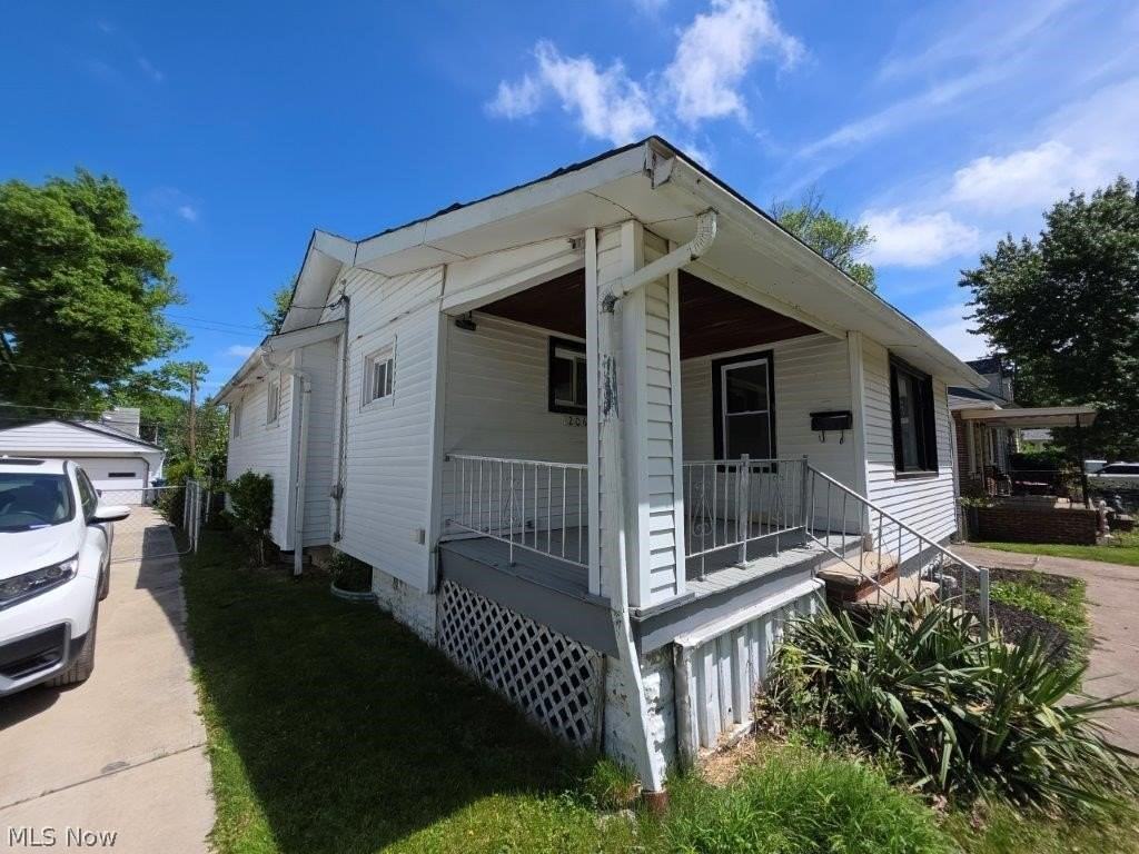 20632 Woodstock Ave - Photo 2 of 25