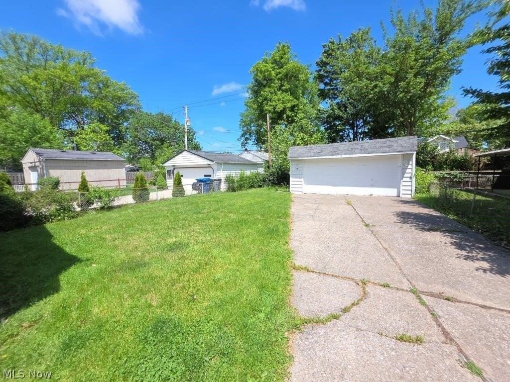 20632 Woodstock Ave - Photo 4 of 25