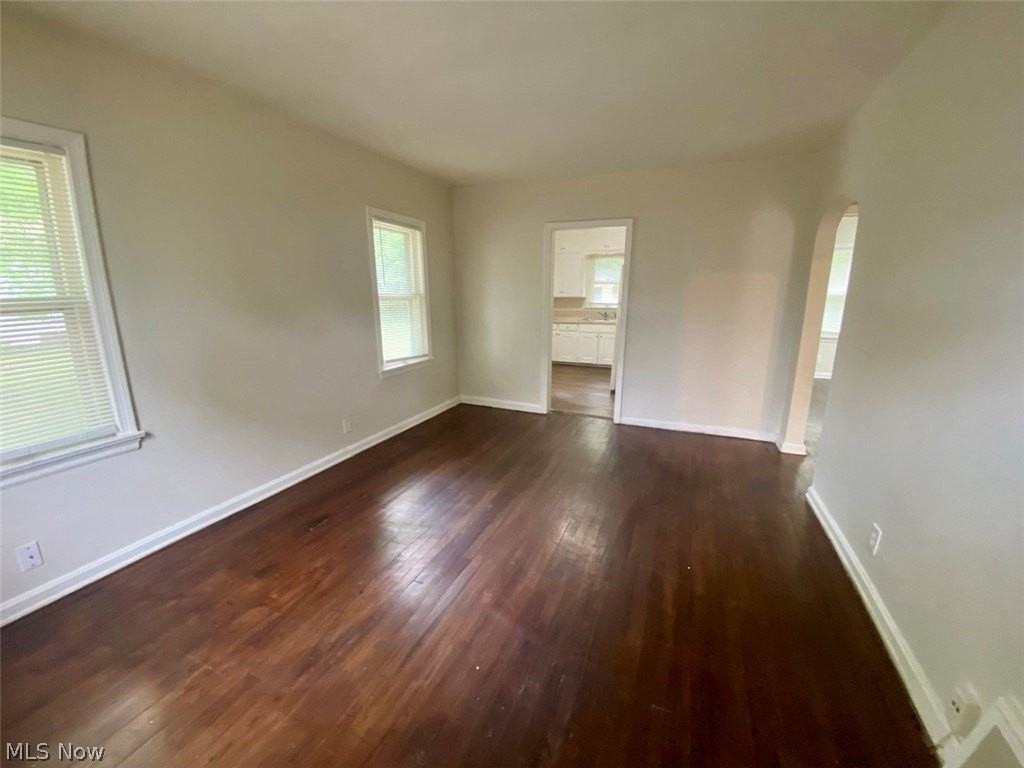 1011 Cordova Ave - Photo 2 of 19