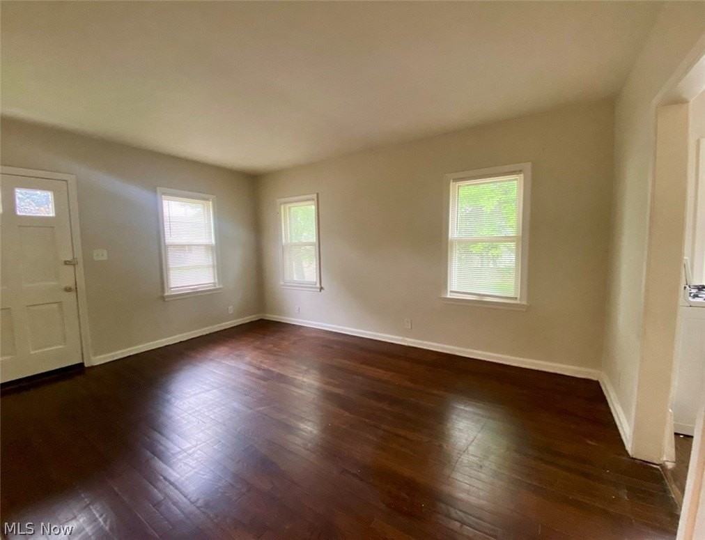 1011 Cordova Ave - Photo 3 of 19