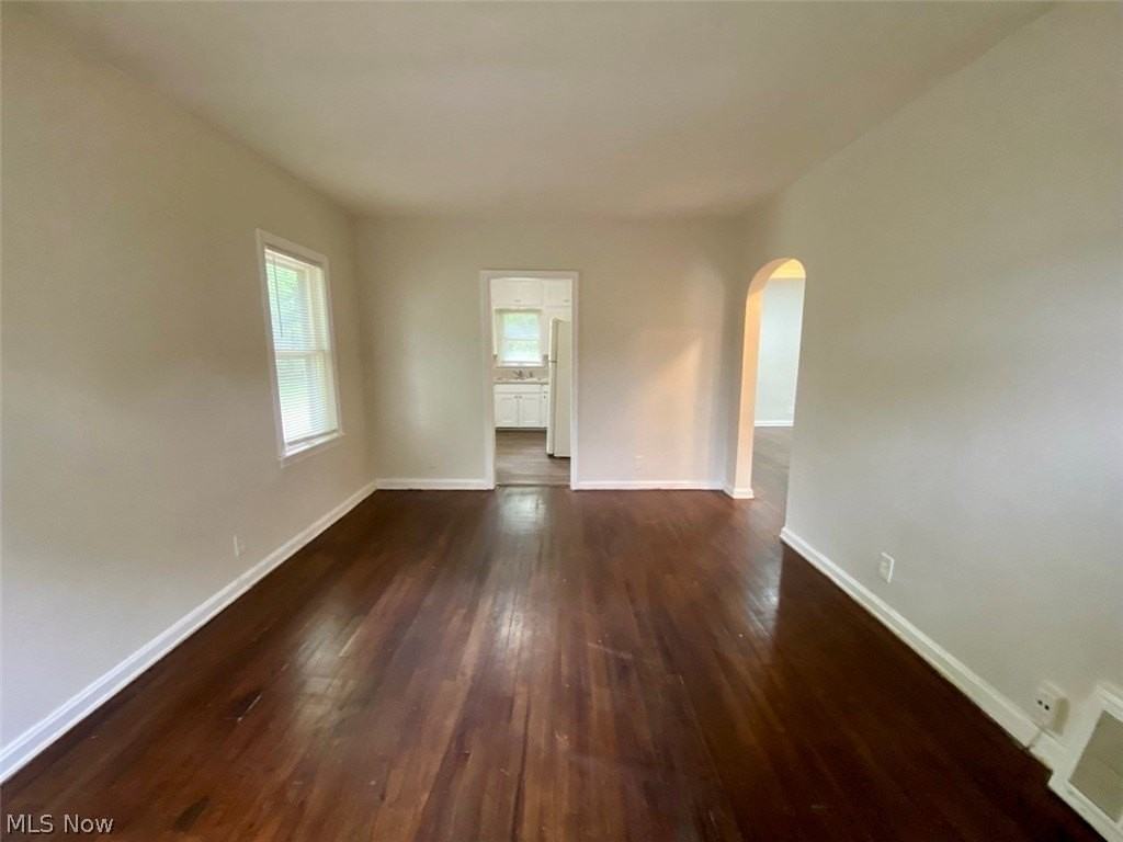 1011 Cordova Ave - Photo 4 of 19