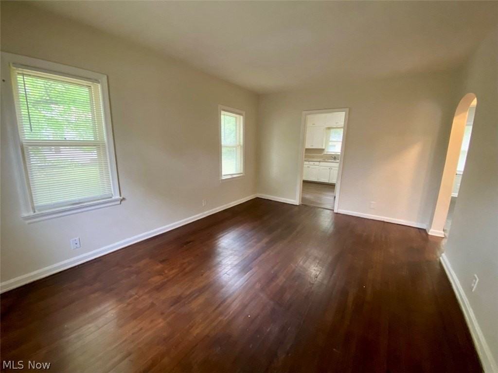 1011 Cordova Ave - Photo 5 of 19