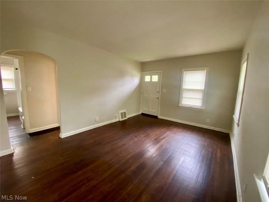 1011 Cordova Ave - Photo 6 of 19