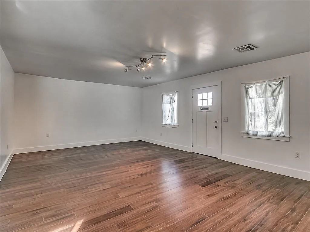 1820 Nw 37th St #1 - Photo 3 of 10
