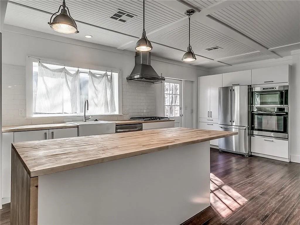 1820 Nw 37th St #1 - Photo 4 of 10