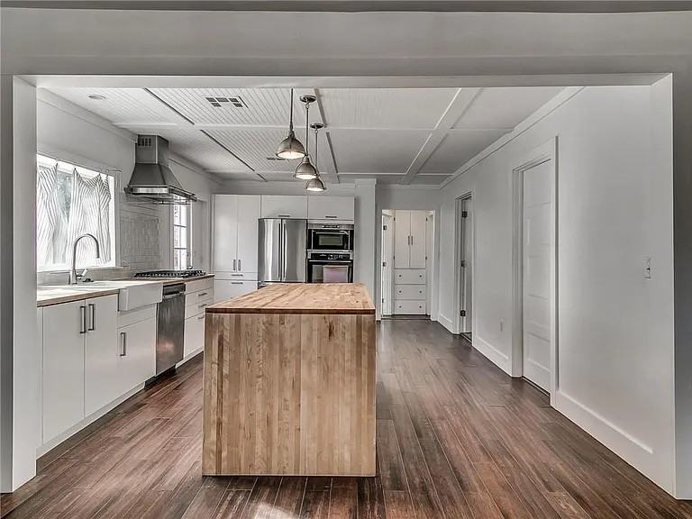 1820 Nw 37th St #1 - Photo 5 of 10