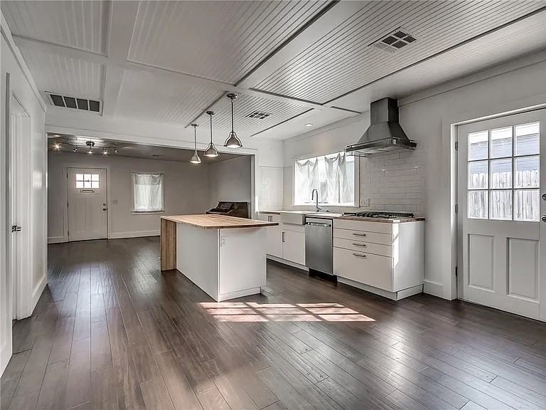 1820 Nw 37th St #1 - Photo 6 of 10
