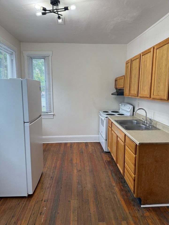 1020 jamison ave NE - 3 #3 - Photo 3 of 10