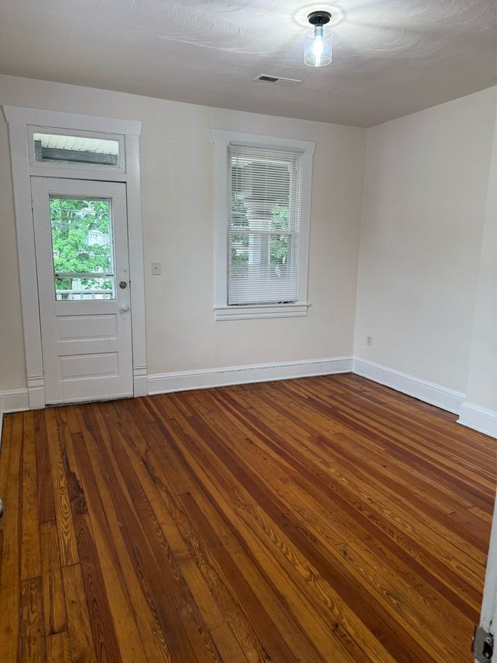 1020 jamison ave NE - 3 #3 - Photo 5 of 10