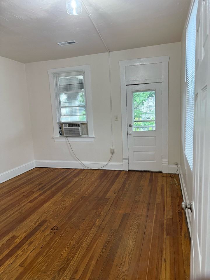 1020 jamison ave NE - 3 #3 - Photo 7 of 10
