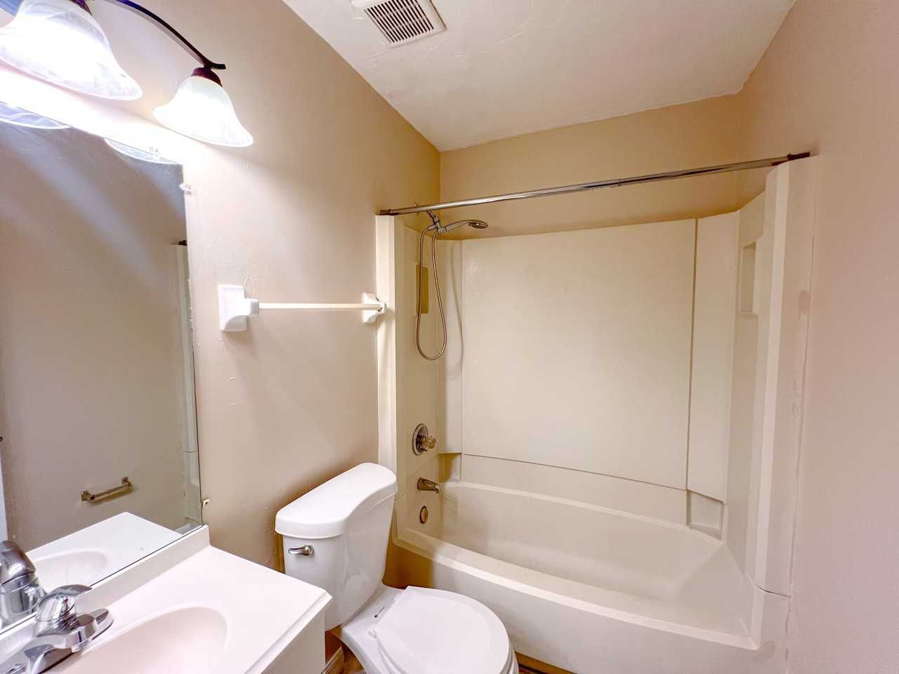 703 Sw 69th Ter #B - Photo 6 of 8