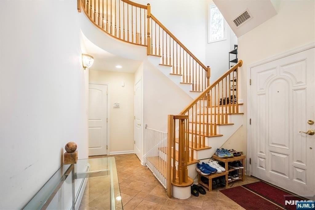 16 Norwood Ave - Photo 3 of 32
