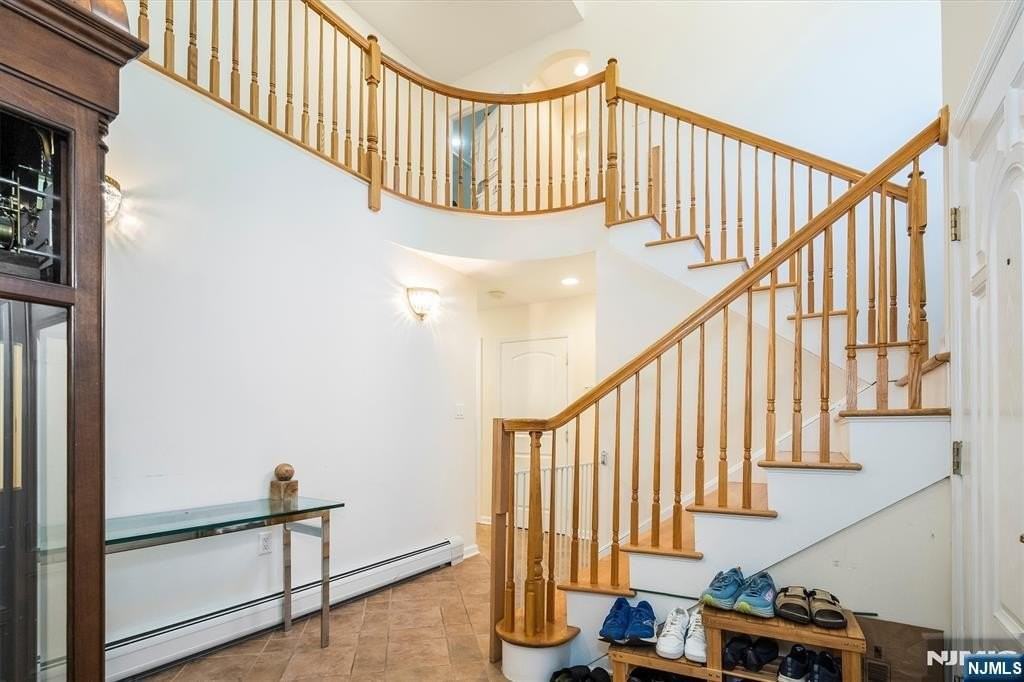 16 Norwood Ave - Photo 4 of 32