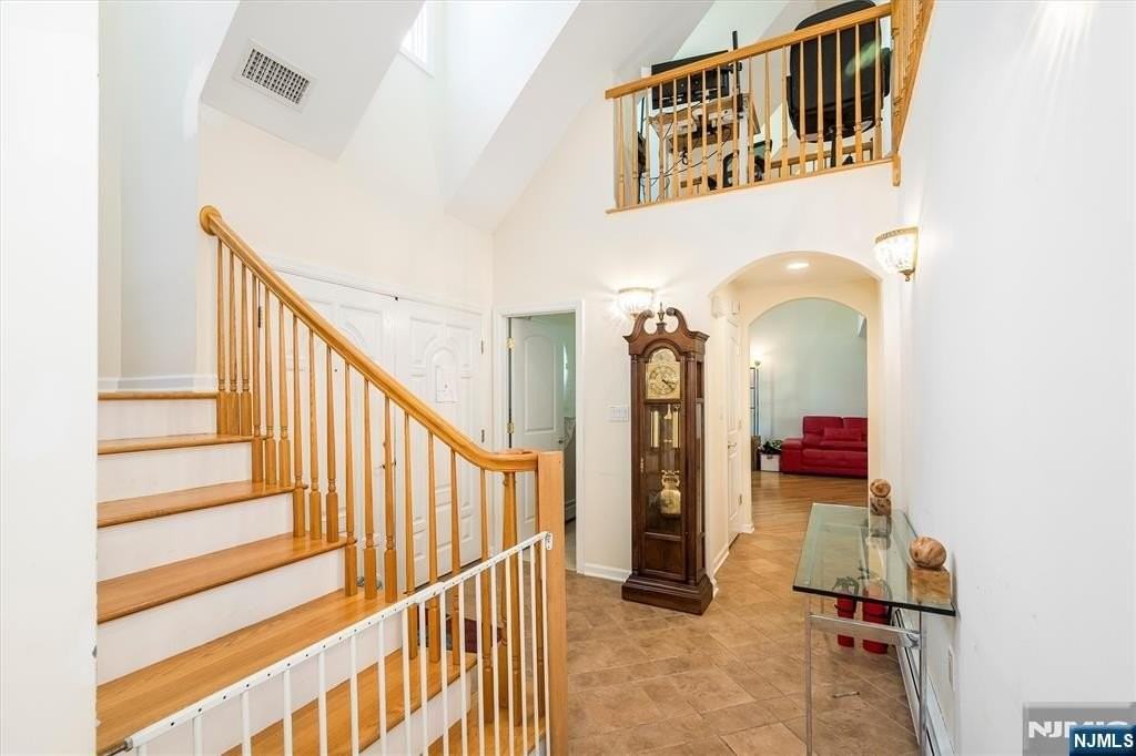 16 Norwood Ave - Photo 5 of 32