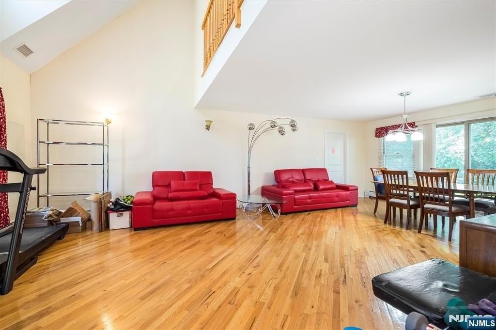 16 Norwood Ave - Photo 6 of 32